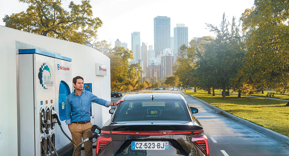 The electricity produced by the fuel cell running on hydrogen enables a vehicle to run cleanly and quietly.