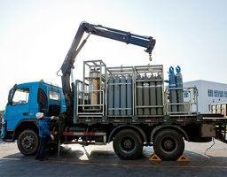 Camion Transportant des Bouteille de Gaz